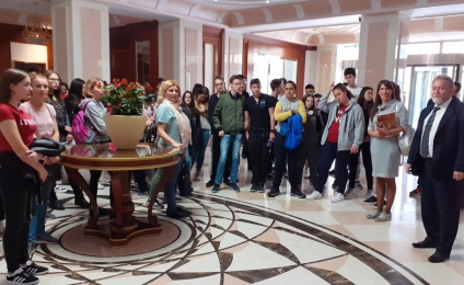Средњошколци из Инђије посетили хотел „Извор“
