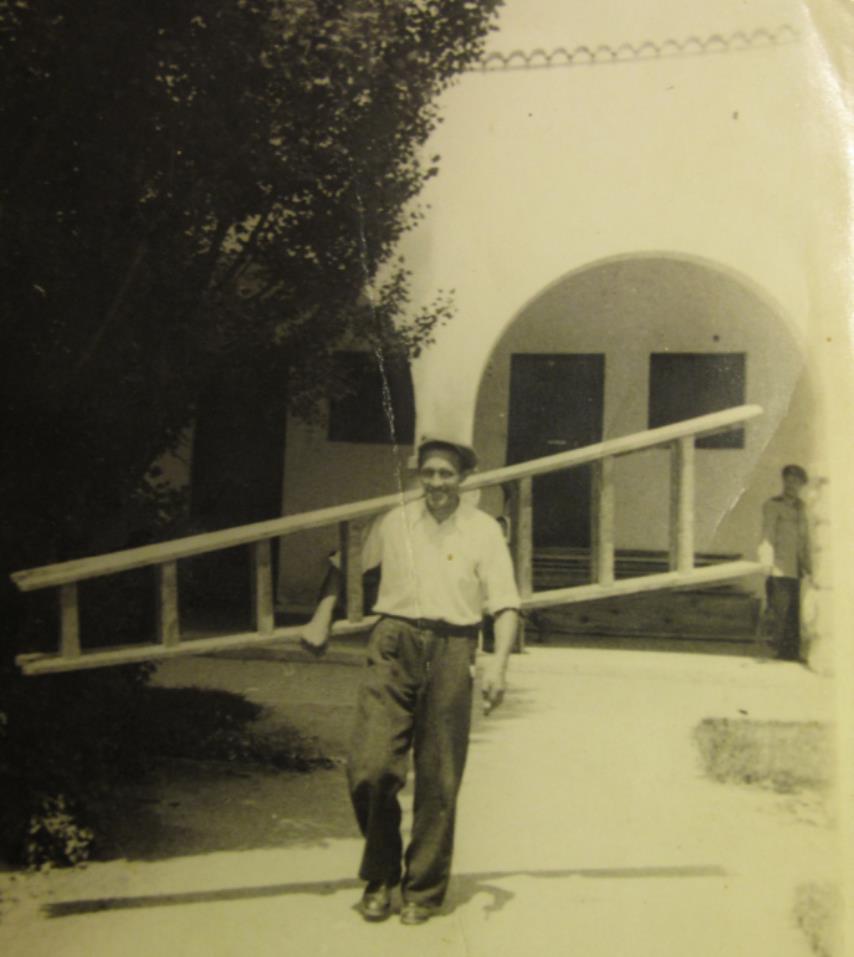 Живко Алексијевић испред «Аркада», пре Другог светског рата (све фотографије из породичне архиве Жарка Алексијевића)