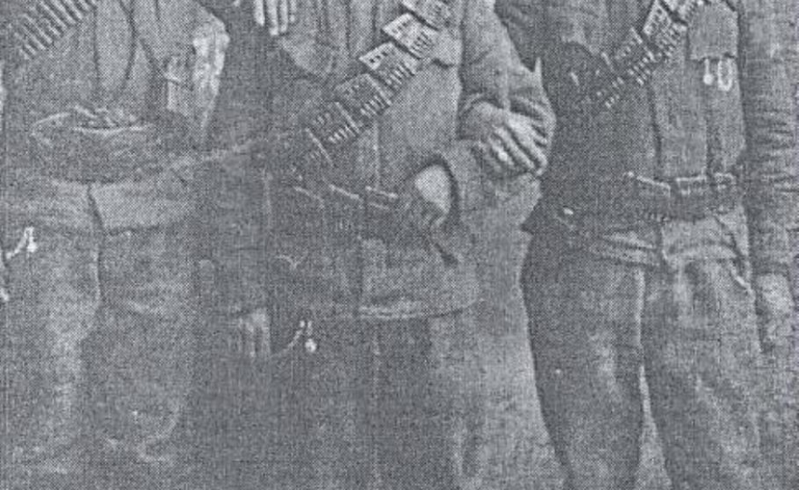 Фотографија настала 1914. године, последњи је снимак јунака у српској униформи Милутина Војиновића из Врбице, први слева