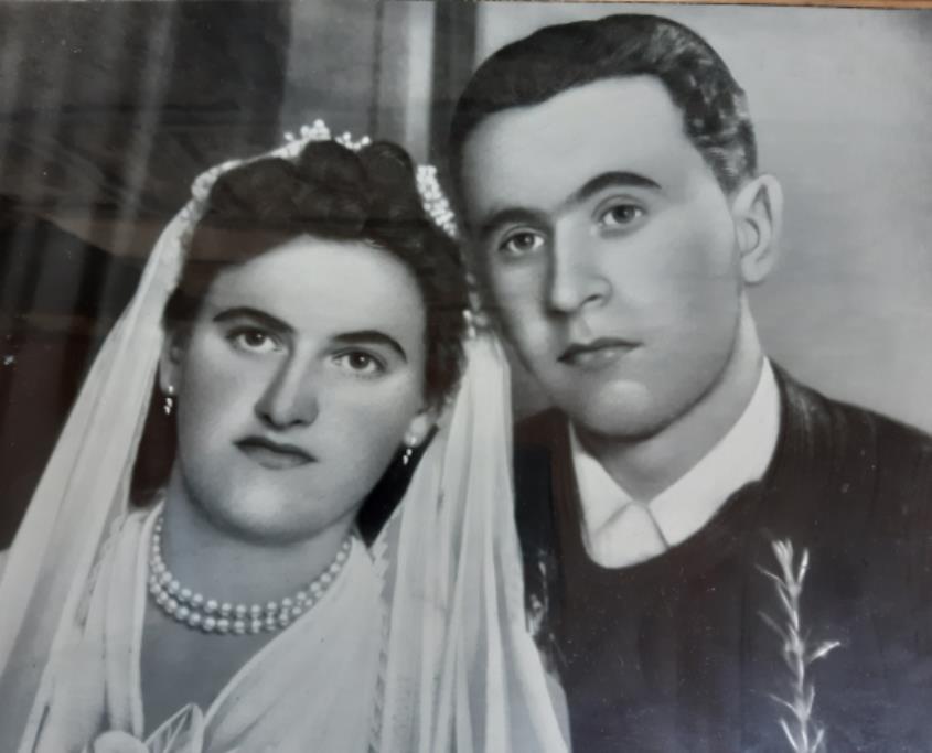 Душанку Павловић и Радослава Петровића венчао свештеник Иван Семјонович 1933. године у цркви у Бањи