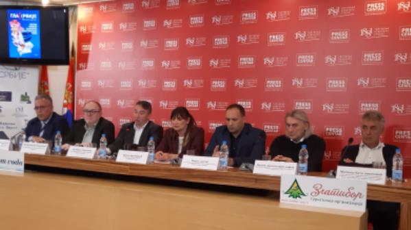 Учесници конференције за новинаре