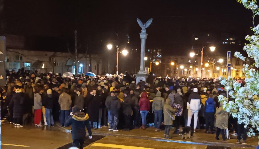 Окупљање грађана с високом тензијом